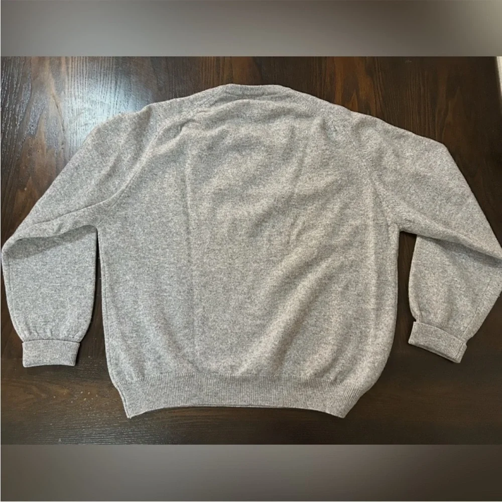 Vintage BASKIN Men's Gray V-Neck Sweater 100% Australian Lambswool size Large